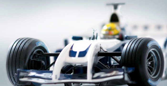 [Translate to 03 - Chinesisch:] Formula 1 raceing car - parts of it are made out of Carbon Fibers.